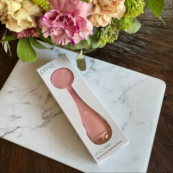 PMD Clean Smart Facial Cleansing Device - Picture 1 of 3